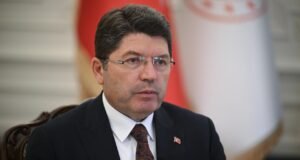 Bakan Tunç: CHP İl Başkanlığı önünde yaşanan olaylarla ilgili adli soruşturma başlatıldı