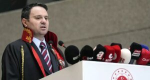 Akın Gürlek’in evinin önünde hareketlilik! 2 motosikletli gözaltına alındı