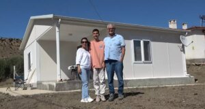 Eski manken Engin Koç, Sivas’taki köy evinde