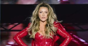 Hadise Paris sokaklarını podyuma çevirdi
