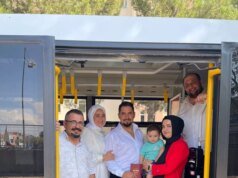 Nikah İçin Otobüsle Giden Çiftin Yolu Beklenmedik Bir Saygı Duruşuyla Kesildi