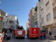 Kiracı dehşeti! Evi ateşe verip, eşyaları sokağa attı; linçten son anda kurtuldu